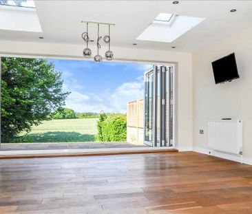 4 bedroom semi-detached house to rent - Photo 2