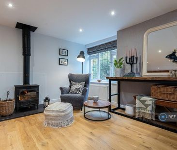 4 bedroom semi-detached house to rent - Photo 2