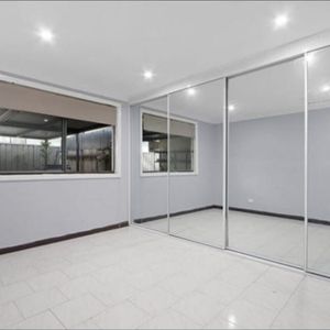 Smithfield - Photo 2