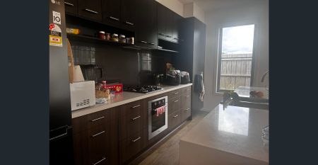 Contemporary Three Bedroom Townhouse in Central Bayswater - Photo 5