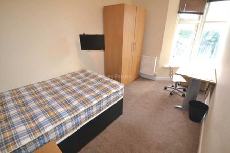 5 bedroom flat to rent - Photo 4