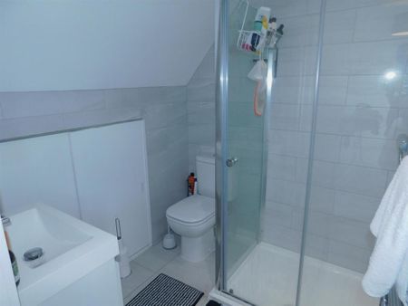 2 bedroom end of terrace house to rent - Photo 2