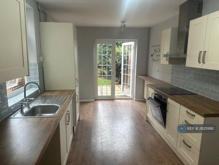 3 bedroom terraced house to rent - Photo 4