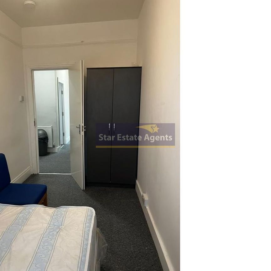1 bedroom in a house share to rent - Photo 1