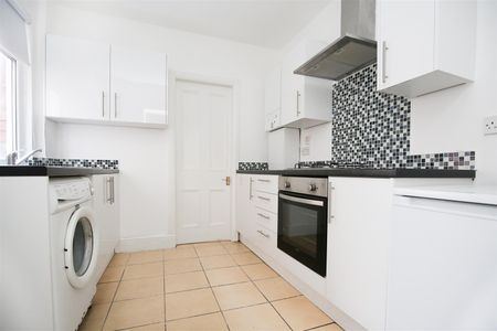2 bed flat to rent in Cartington Terrace, Newcastle Upon Tyne, NE6 - Photo 3