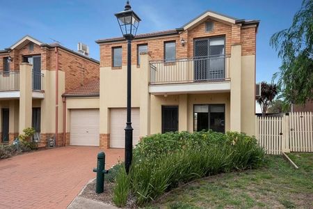 Charming Family Home in Taylors Hill - Photo 5