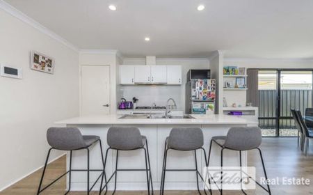 Spacious Family Home - Photo 2