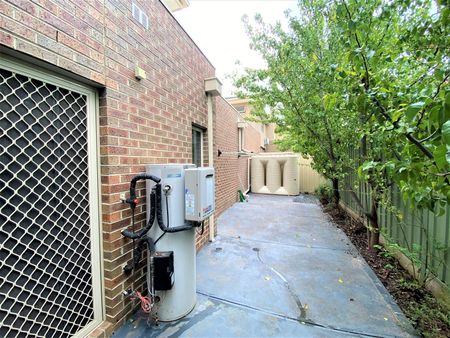 3/15 Finchley Avenue, Glenroy VIC 3046 - Photo 2