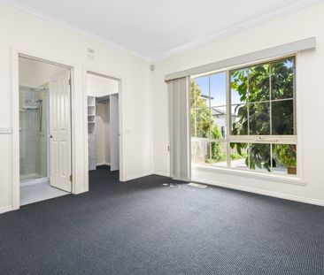 Spacious Three-Bedroom Unit with Double Garage and Outdoor Entertai... - Photo 5