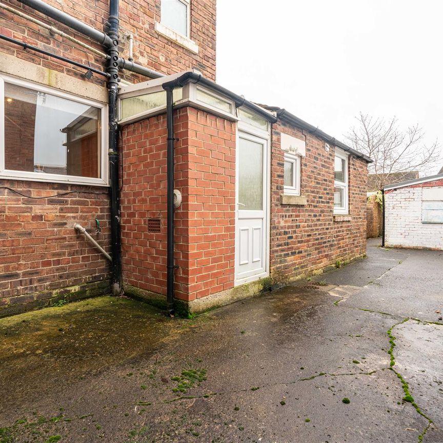 3 bed flat to rent in East View, Wideopen, NE13 - Photo 1