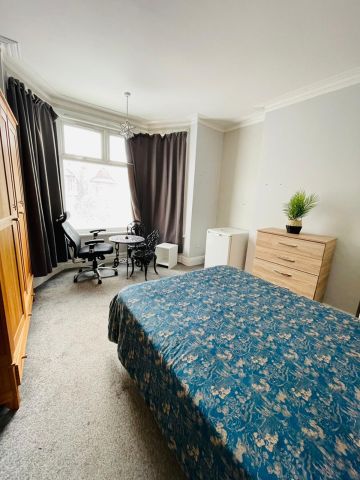 Room in a Shared House, Copley Park, SW16 - Photo 3