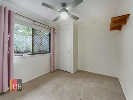 LARGE THREE LOWSET 3 BEDROOM HOME IN WHISPER QUIET PARKLAND LOCATION! - Photo 4