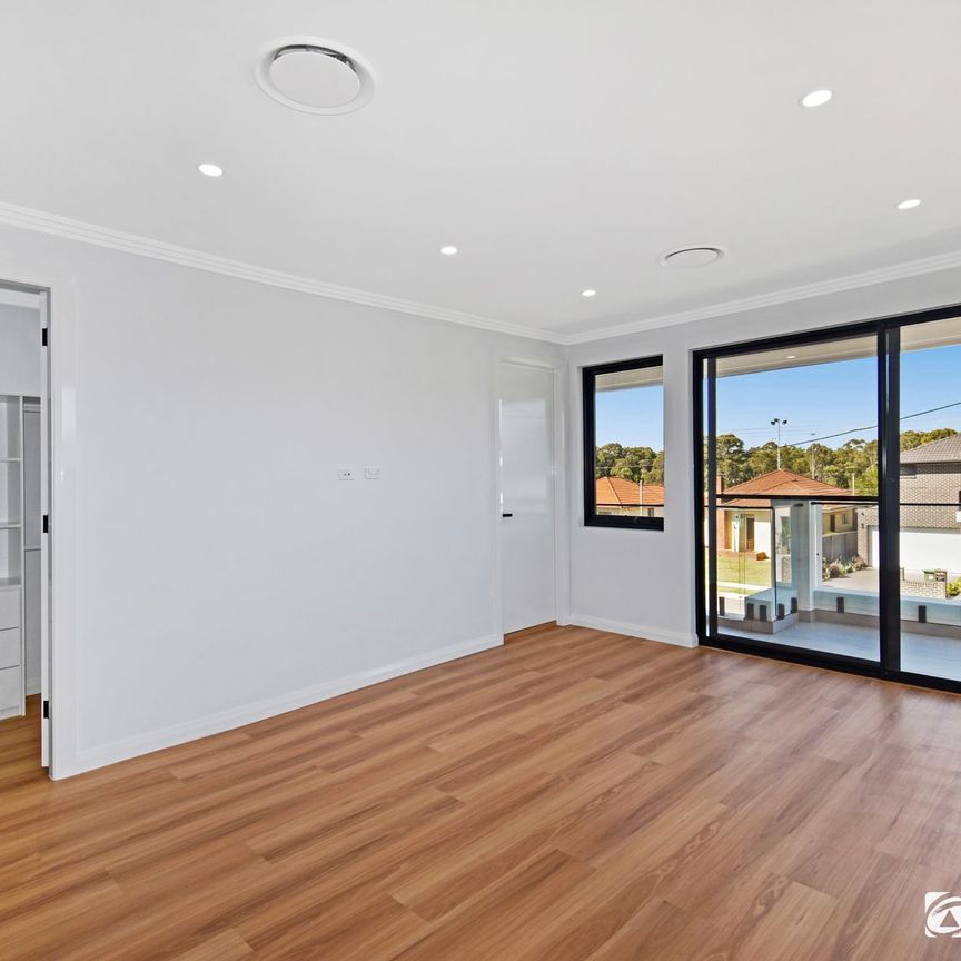 Modern 5 Bedroom Duplex - Photo 1