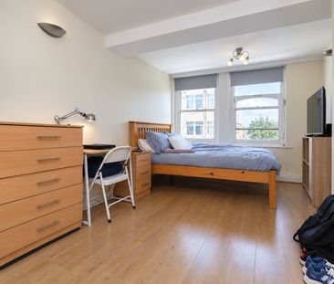 2 Bed Flat, Charterhouse Buildings, EC1M - Photo 2