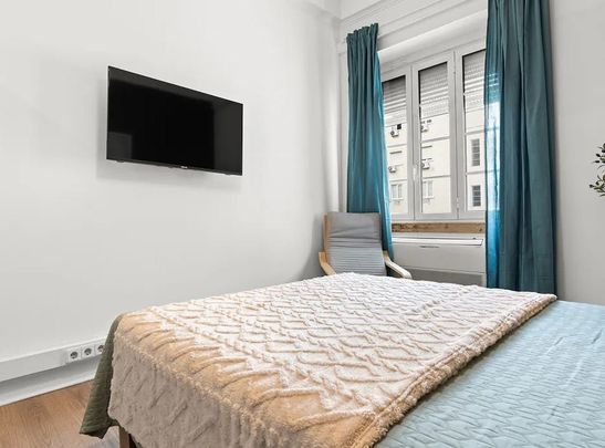 Avenida de Sidónio Pais, Lisbon, Lisbon 1050-215 - Photo 1