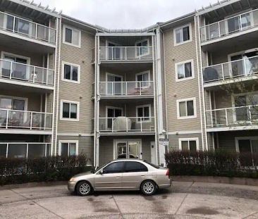 BEAUTIFUL SHAWNESSY 2-BED APARTMENT STEPS TO C-TRAIN AND MAJOR SHOPPING CENTER — 2 Bedrooms Condo Unit - Photo 1