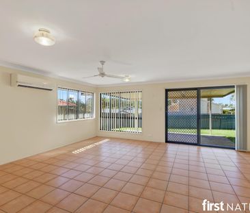 SPACIOUS 4 BEDROOM FAMILY HOME WITH MULTIPLE LIVING SPACES - Photo 3