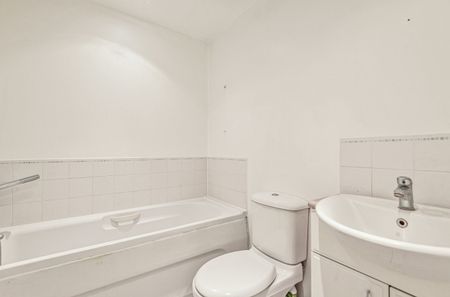 Terraced House to rent - Sparkes Close, Bromley, BR2 - Photo 3