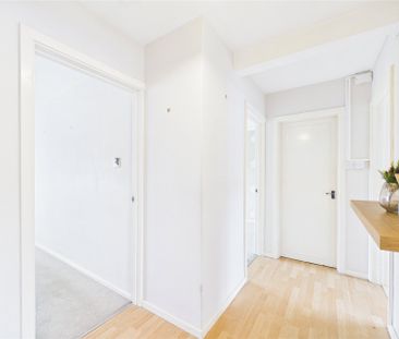 2 bedroom in Liebenrood Road, Reading - Photo 6