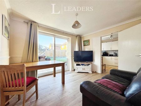 4 bedroom detached house to rent - Photo 3