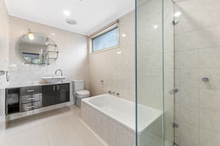 1 Cassinia Avenue, Ashwood VIC 3147 - House For Rent | Domain - Photo 2