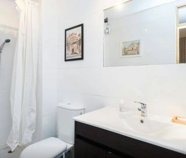 1-bedroom apartment for rent in Lisbon, bills included - Photo 5