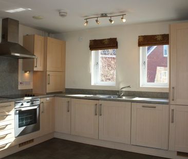 Hut Farm Place, Chandlers Ford - Photo 2