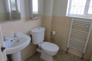 3 bedroom detached house to rent - Photo 2