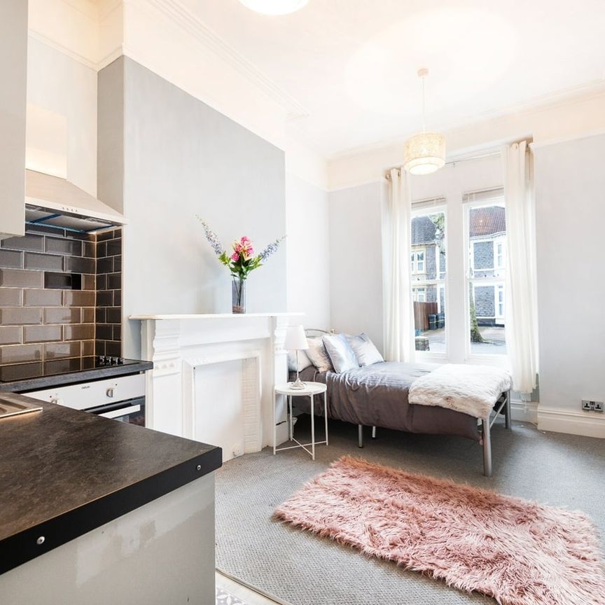 Bedsit, Cranbrook Road, BS6 - Photo 1