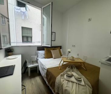 Calle de Trafalgar, Madrid, Community of Madrid 28010 - Photo 3