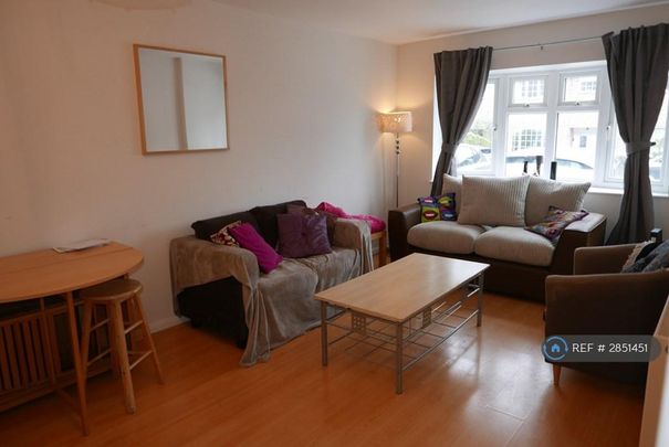 1 bedroom in a house share to rent - Photo 1