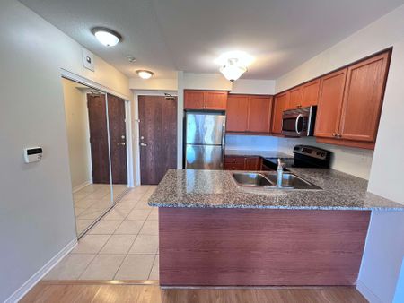 For Lease - 185 Oneida Crescent Unit# 1016, Richmond Hill, Ontario - Photo 2