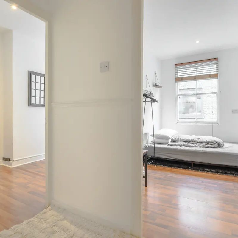 2 bedroom flat in Camden - Photo 1