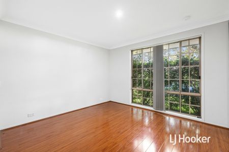 Beautiful Spacious 3 Bedroom Home - Available Now! - Photo 4