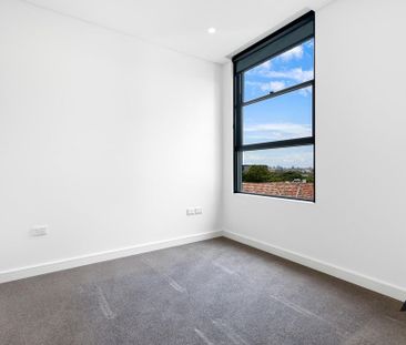 Modern and Convenient Urban Sanctuary in the Heart of Marrickville - Photo 3