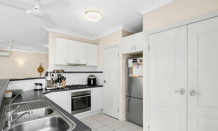 Modern 2 Bed, 2 Bath Unit with Private Yard & Patio – Freshwater Charm - Photo 4