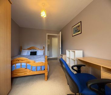 1 bedroom in a flat share to rent - Photo 3