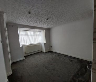 3 Bed Semi-Detached House, Oldroyd Crescent, LS11 - Photo 5