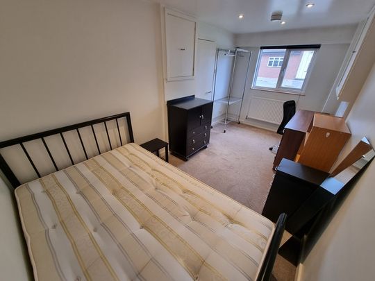 4 Bed Student Accommodation - Photo 1