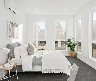 Mesmerising Two Storey Townhouse - Photo 3