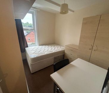 8 bedroom private hall to rent - Photo 1