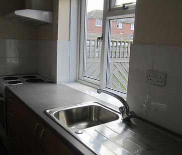 2 Bed Semi-Detached House, Cardinal Grove, LS11 - Photo 3