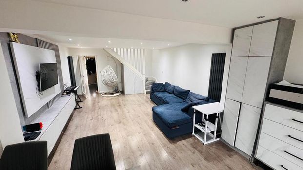 2 bedroom terraced house to rent - Photo 1