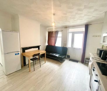 2 bedroom maisonette to rent - Photo 6