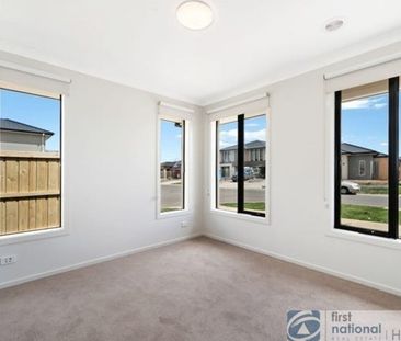 19 Alphey Road, Clyde North - Photo 4