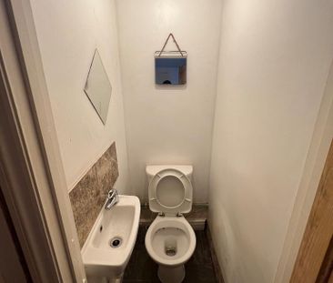 1 bedroom in a house share to rent - Photo 5