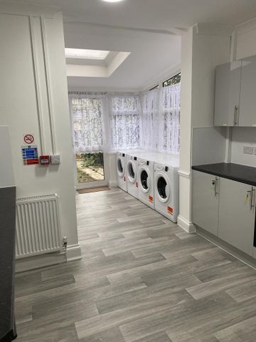 1 bedroom in a house share to rent - Photo 3