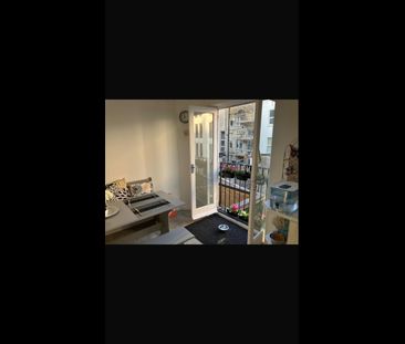 3 Bed Terraced House, North Gardens, BN1 - Photo 3