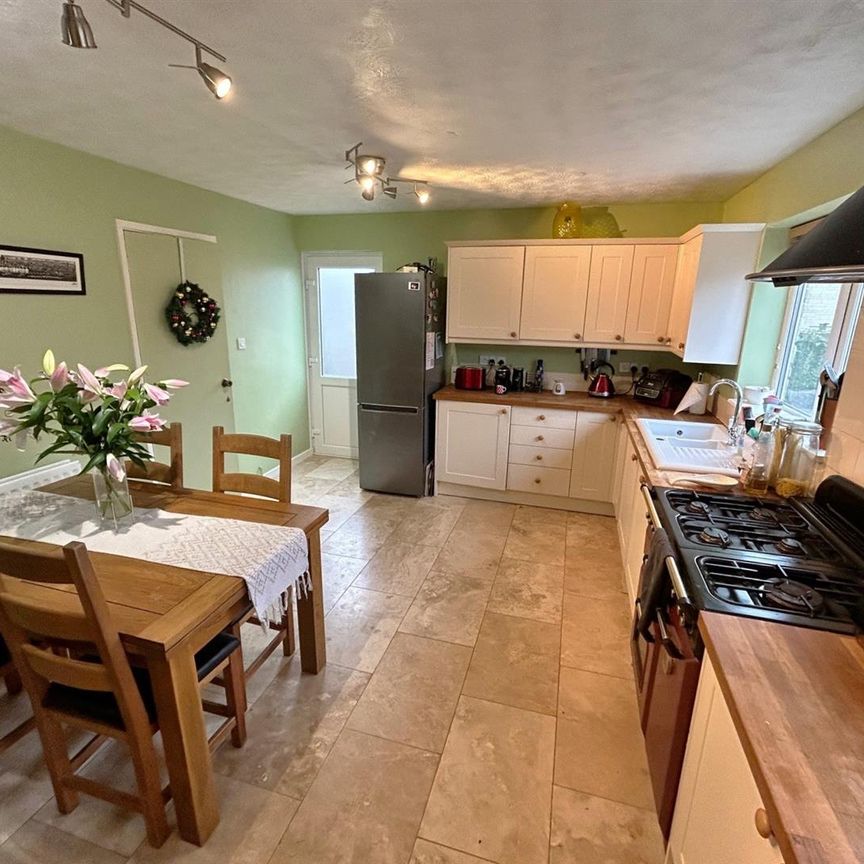 Chamberlain Road, Chippenham, SN14 - Photo 1