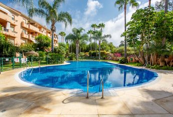 Spacious 4 bed penthouse, furnished and equipped in Marbella, near the Dunes of Artola and Cabopino